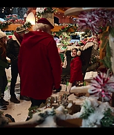 Falling_For_Christmas_2022_1080p_LLP_006301.jpg