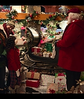 Falling_For_Christmas_2022_1080p_LLP_006337.jpg