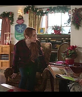 Falling_For_Christmas_2022_1080p_LLP_007364.jpg