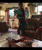Falling_For_Christmas_2022_1080p_LLP_007546.jpg