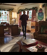 Falling_For_Christmas_2022_1080p_LLP_007550.jpg