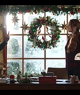 Falling_For_Christmas_2022_1080p_LLP_007693.jpg