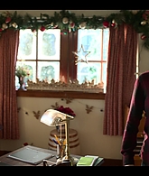 Falling_For_Christmas_2022_1080p_LLP_007703.jpg