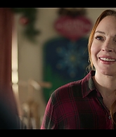 Falling_For_Christmas_2022_1080p_LLP_007721.jpg