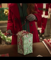 Falling_For_Christmas_2022_1080p_LLP_007782.jpg