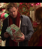 Falling_For_Christmas_2022_1080p_LLP_007800.jpg