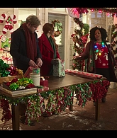 Falling_For_Christmas_2022_1080p_LLP_007864.jpg
