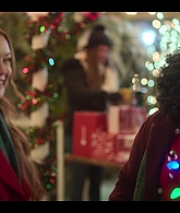 Falling_For_Christmas_2022_1080p_LLP_007888.jpg