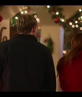 Falling_For_Christmas_2022_1080p_LLP_008002.jpg