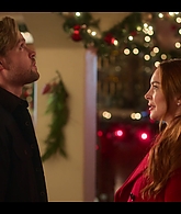 Falling_For_Christmas_2022_1080p_LLP_008023.jpg