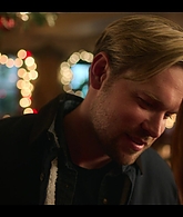 Falling_For_Christmas_2022_1080p_LLP_008064.jpg