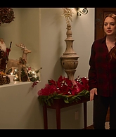Falling_For_Christmas_2022_1080p_LLP_008144.jpg