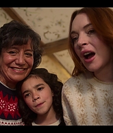 Falling_For_Christmas_2022_1080p_LLP_008242.jpg