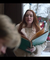 Falling_For_Christmas_2022_1080p_LLP_008273.jpg