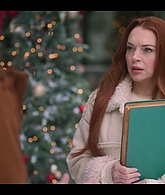 Falling_For_Christmas_2022_1080p_LLP_008422.jpg