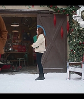 Falling_For_Christmas_2022_1080p_LLP_008490.jpg