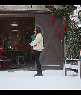 Falling_For_Christmas_2022_1080p_LLP_008493.jpg