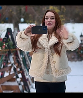 Falling_For_Christmas_2022_1080p_LLP_008891.jpg