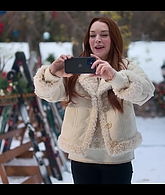 Falling_For_Christmas_2022_1080p_LLP_008897.jpg