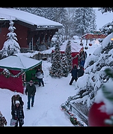 Falling_For_Christmas_2022_1080p_LLP_008936.jpg