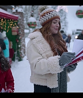 Falling_For_Christmas_2022_1080p_LLP_008942.jpg