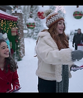 Falling_For_Christmas_2022_1080p_LLP_008943.jpg