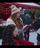 Falling_For_Christmas_2022_1080p_LLP_008962.jpg
