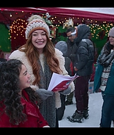 Falling_For_Christmas_2022_1080p_LLP_008966.jpg