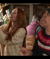 Falling_For_Christmas_2022_1080p_LLP_008970.jpg