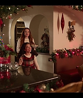 Falling_For_Christmas_2022_1080p_LLP_008986.jpg