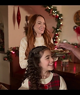 Falling_For_Christmas_2022_1080p_LLP_008990.jpg