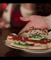 Falling_For_Christmas_2022_1080p_LLP_008996.jpg