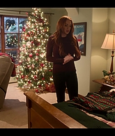 Falling_For_Christmas_2022_1080p_LLP_009389.jpg