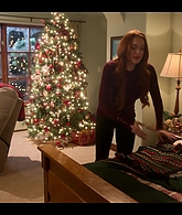 Falling_For_Christmas_2022_1080p_LLP_009392.jpg
