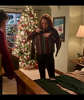 Falling_For_Christmas_2022_1080p_LLP_009410.jpg