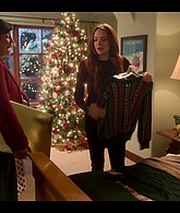 Falling_For_Christmas_2022_1080p_LLP_009415.jpg