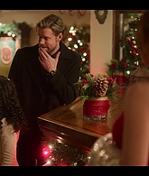 Falling_For_Christmas_2022_1080p_LLP_009771.jpg
