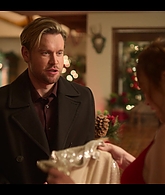 Falling_For_Christmas_2022_1080p_LLP_009796.jpg