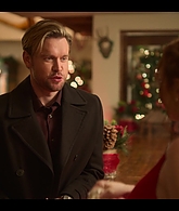 Falling_For_Christmas_2022_1080p_LLP_009797.jpg