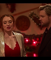 Falling_For_Christmas_2022_1080p_LLP_009862.jpg