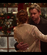 Falling_For_Christmas_2022_1080p_LLP_009886.jpg