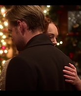 Falling_For_Christmas_2022_1080p_LLP_009898.jpg