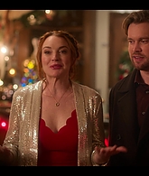 Falling_For_Christmas_2022_1080p_LLP_010022.jpg