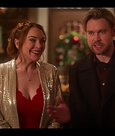 Falling_For_Christmas_2022_1080p_LLP_010042.jpg