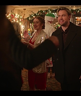 Falling_For_Christmas_2022_1080p_LLP_010061.jpg