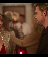 Falling_For_Christmas_2022_1080p_LLP_010070.jpg