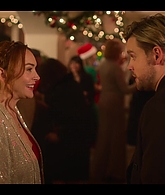 Falling_For_Christmas_2022_1080p_LLP_010106.jpg