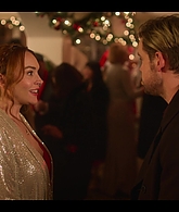 Falling_For_Christmas_2022_1080p_LLP_010109.jpg