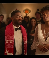 Falling_For_Christmas_2022_1080p_LLP_010340.jpg