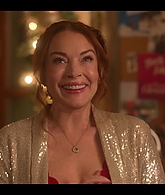 Falling_For_Christmas_2022_1080p_LLP_010418.jpg